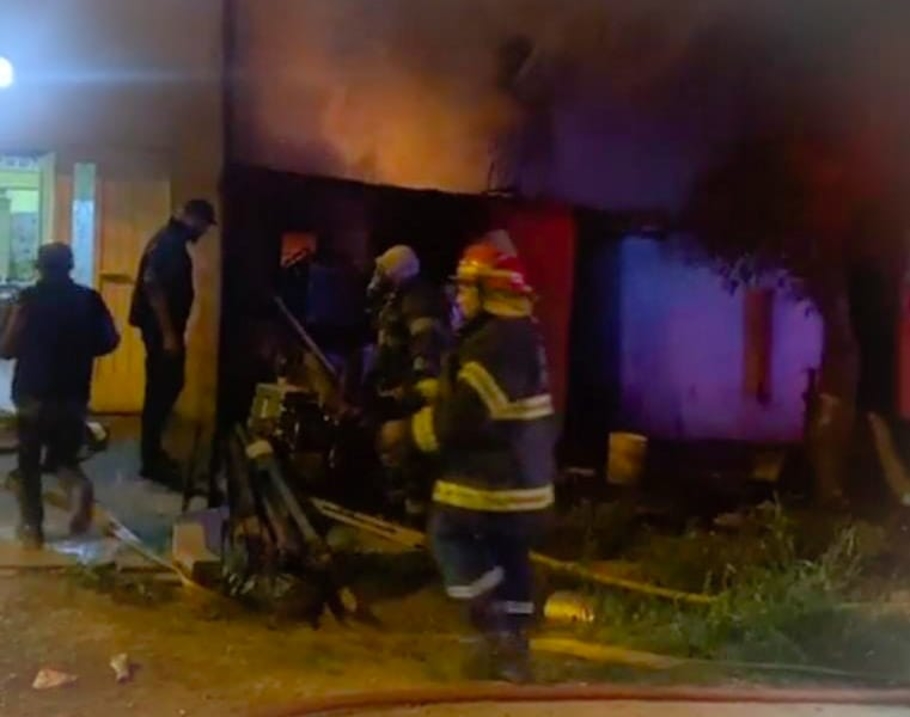 Campana Noticias Incendio Generalizado Destruye Una Vivienda En B 9